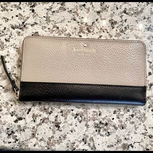 Kate Spade large wallet in great condition 🌟